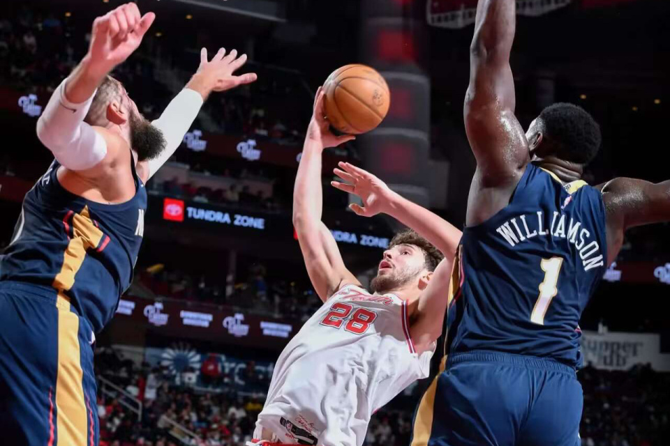 鹈鹕绝杀山东队,范弗利特统治全场 鹈鹕绝杀山东队,范弗利特统治全场