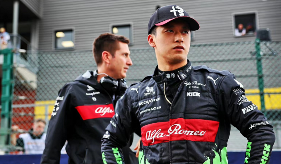 哈斯车队力克红牛二队，周冠宇惊艳四座