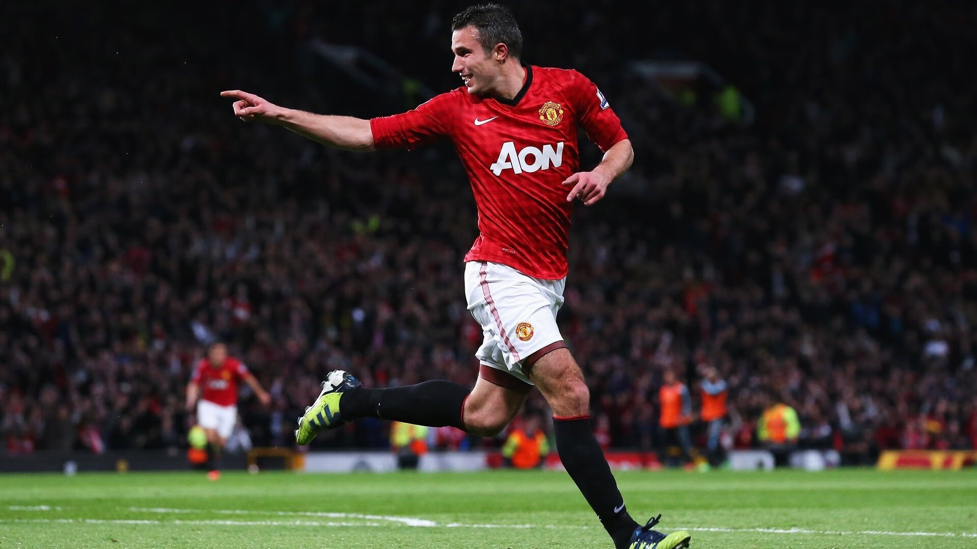 意甲焦点战之夜,东契奇连续得分拉开差距,当足球与篮球的叙事在时间轴上共振